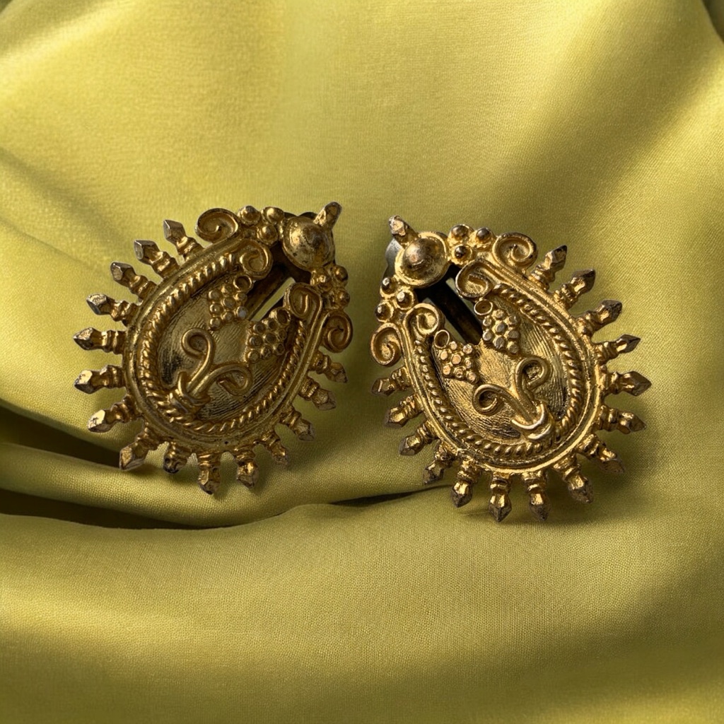 Gold .925 Vintage Clip On Earrings With Intricate Designs